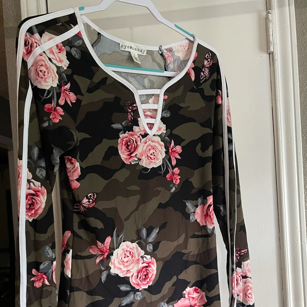 Eye Candy Large green camo with roses